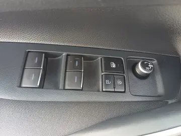 TOYOTA COROLLA 1.8 Hybrid 122 CP e-CVT Business