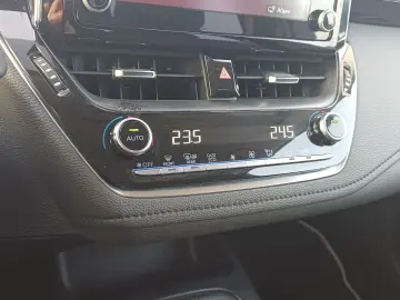 TOYOTA COROLLA 1.8 Hybrid 122 CP e-CVT Business