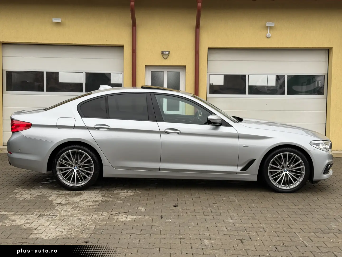 BMW Seria 5 G30 - 2.0d   Automat   Trapa   Camere 360   H&K