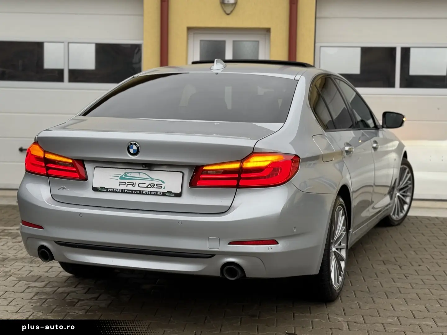 BMW Seria 5 G30 - 2.0d   Automat   Trapa   Camere 360   H&K