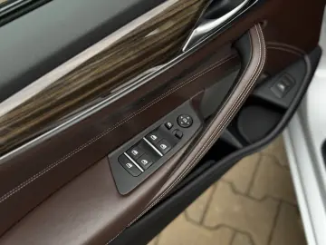 BMW Seria 5 G30 - 2.0d   Automat   Trapa   Camere 360   H&K