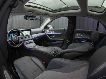 Mercedes-Benz E300 e 4Matic 9G-TRONIC Avantgarde