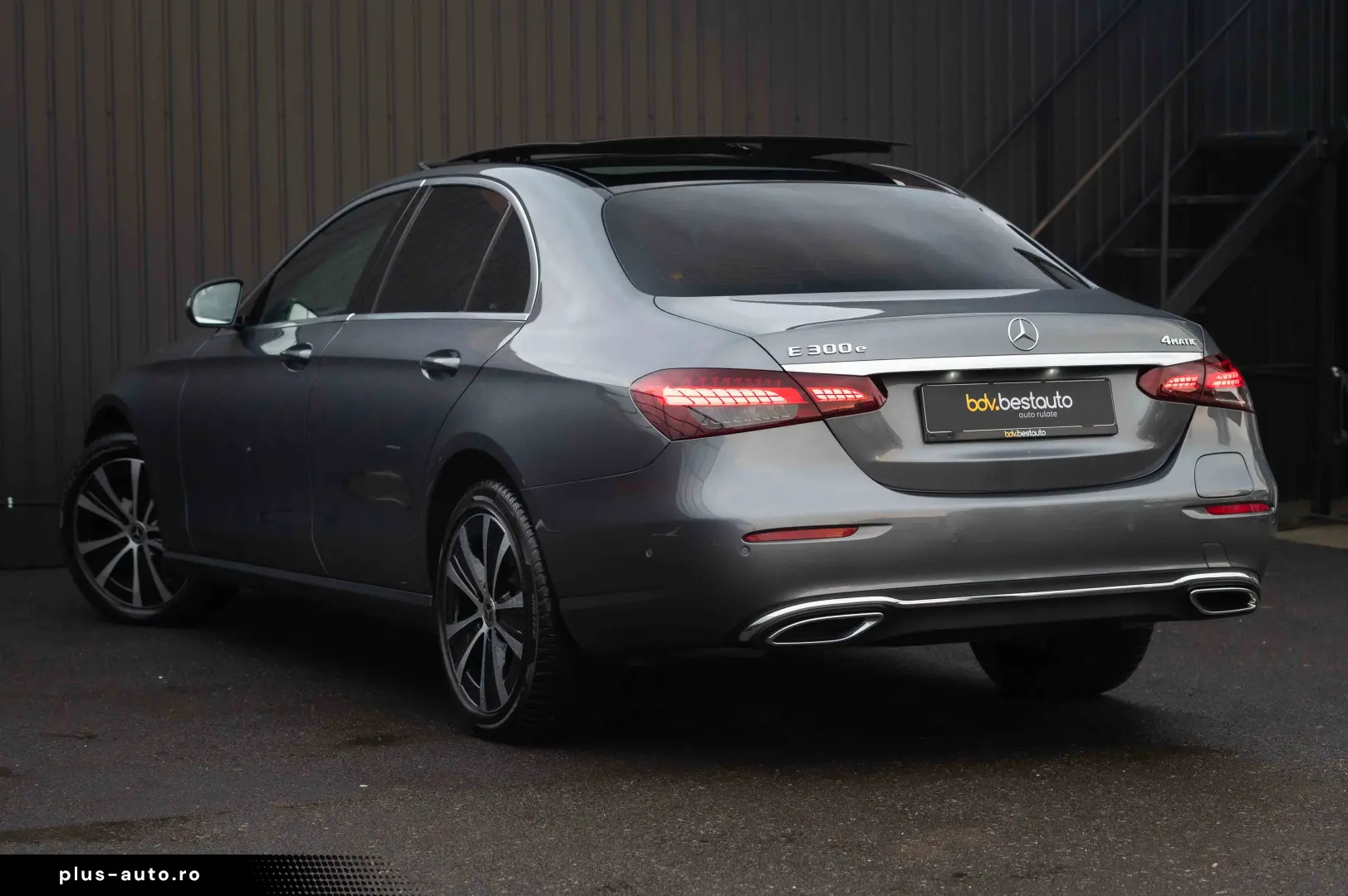 Mercedes-Benz E300 e 4Matic 9G-TRONIC Avantgarde