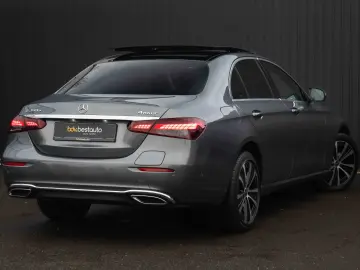 Mercedes-Benz E300 e 4Matic 9G-TRONIC Avantgarde