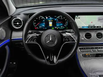 Mercedes-Benz E300 e 4Matic 9G-TRONIC Avantgarde
