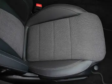 Mercedes-Benz E300 e 4Matic 9G-TRONIC Avantgarde