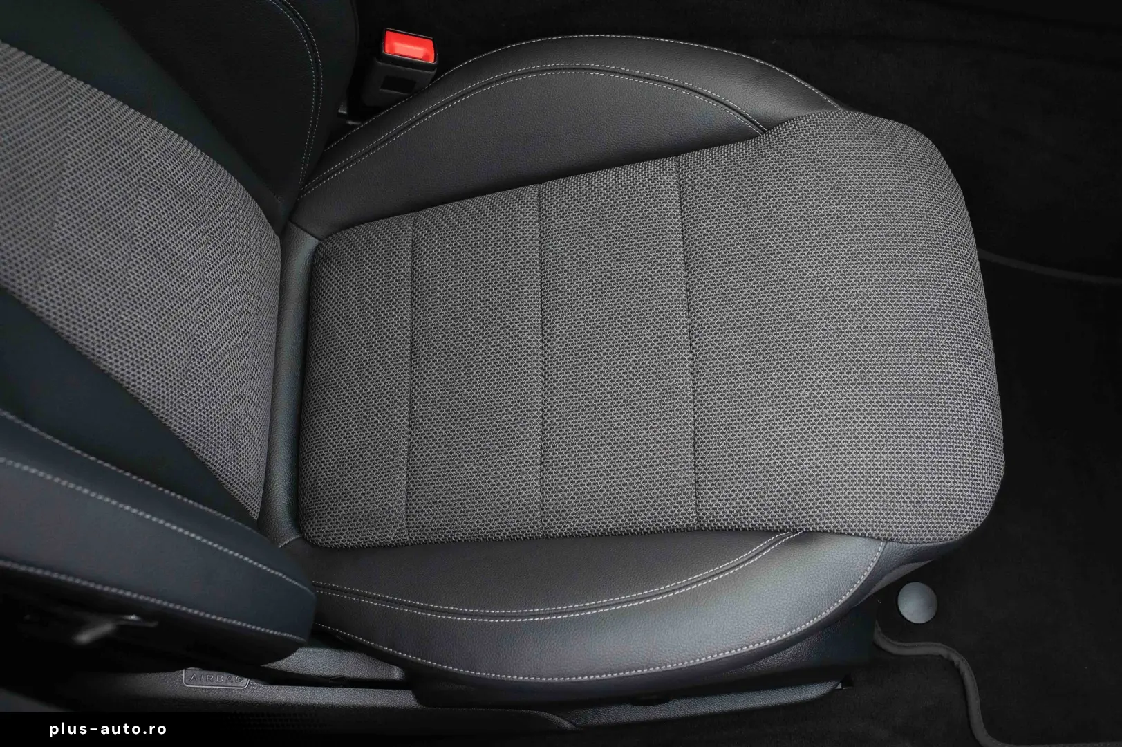 Mercedes-Benz E300 e 4Matic 9G-TRONIC Avantgarde