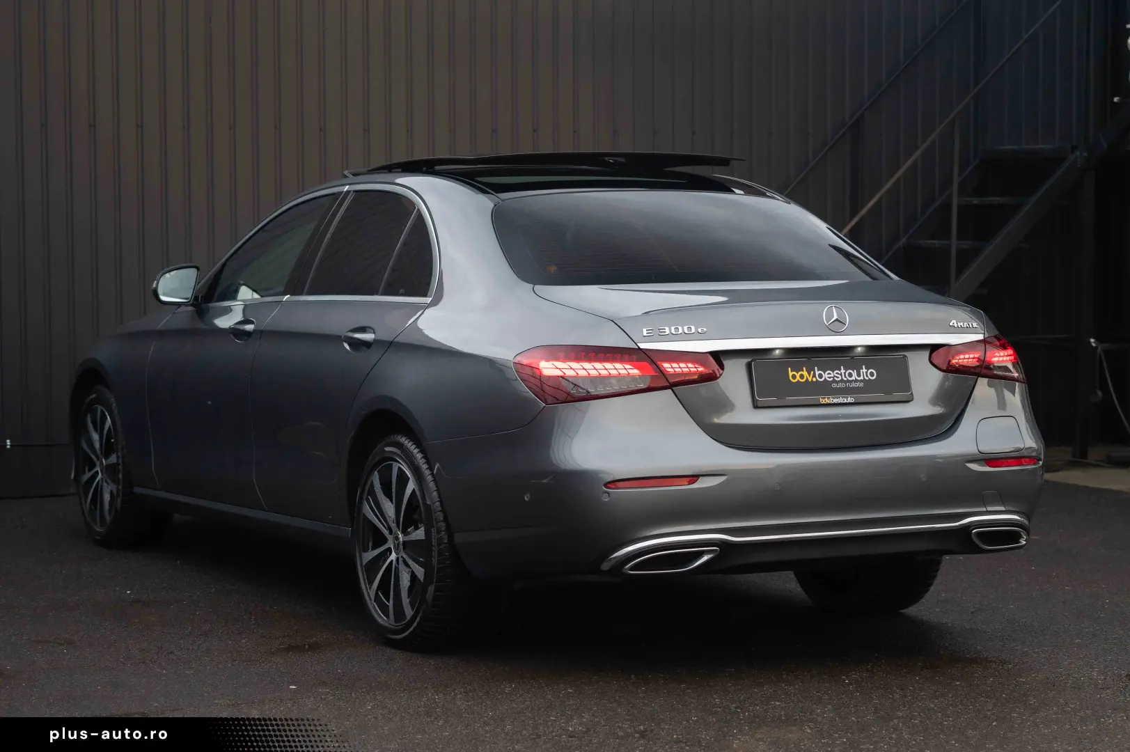 Mercedes-Benz E300 e 4Matic 9G-TRONIC Avantgarde