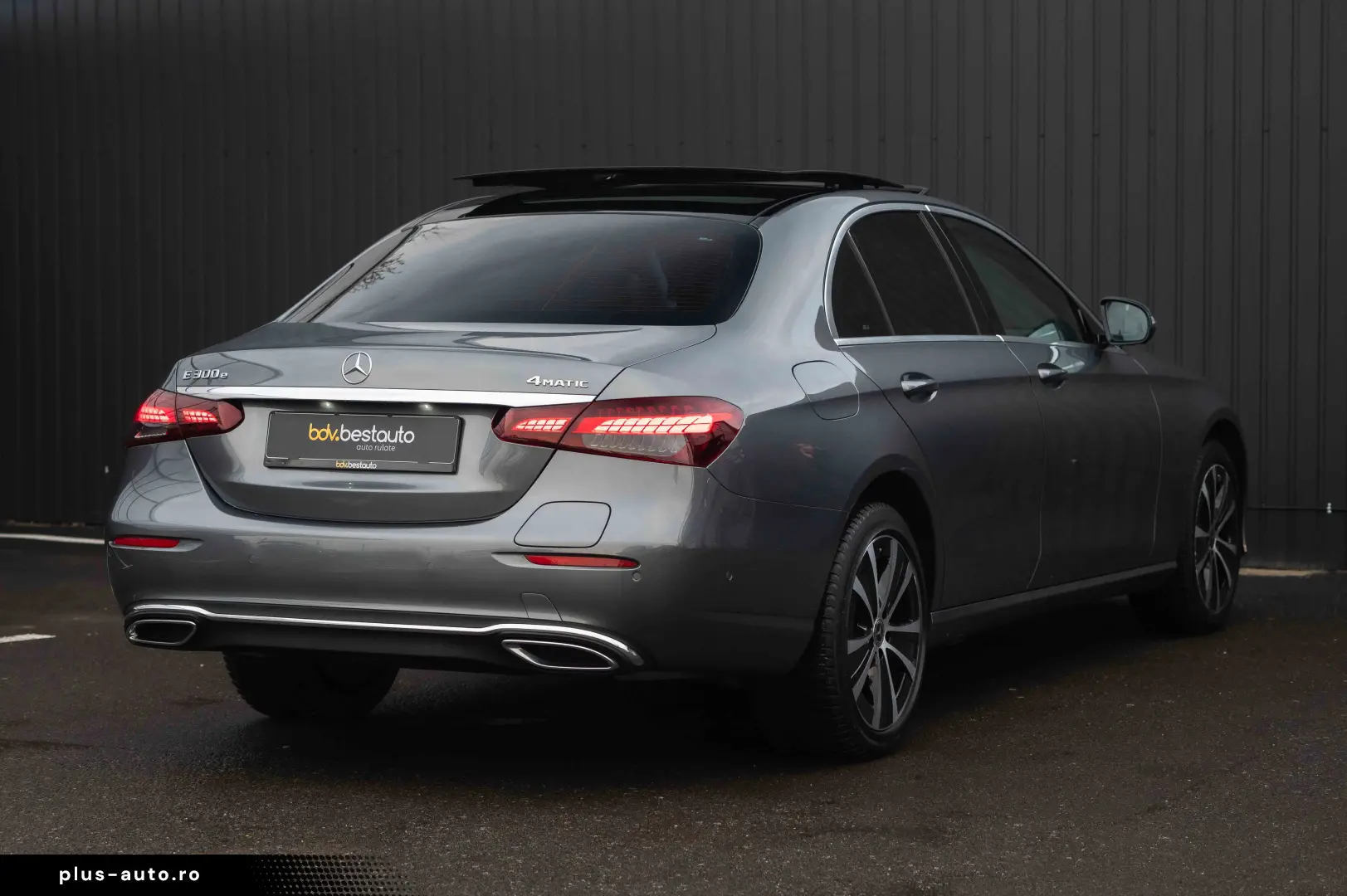 Mercedes-Benz E300 e 4Matic 9G-TRONIC Avantgarde