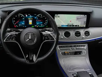 Mercedes-Benz E300 e 4Matic 9G-TRONIC Avantgarde