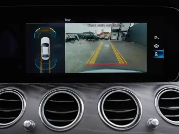 Mercedes-Benz E300 e 4Matic 9G-TRONIC Avantgarde