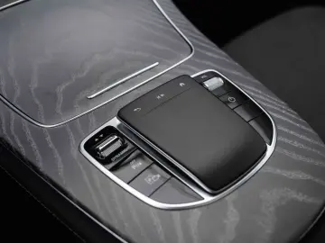 Mercedes-Benz E300 e 4Matic 9G-TRONIC Avantgarde