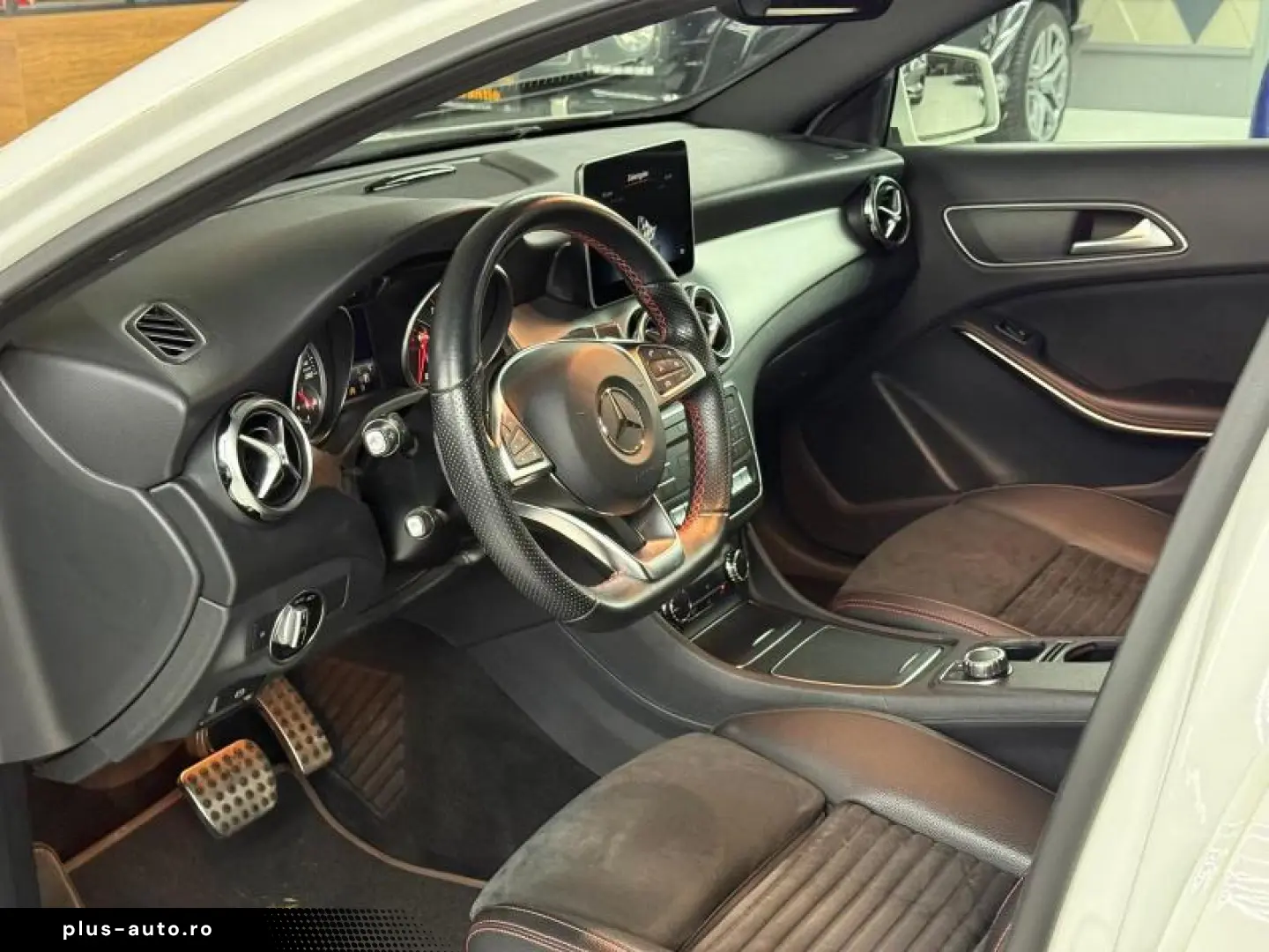 Mercedes-Benz GLA 200 AMG LINE