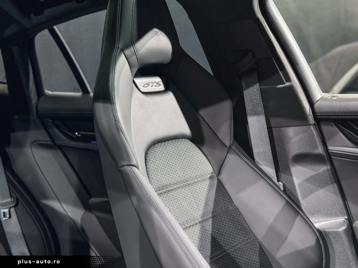 PORSCHE Panamera GTS Matrix Carbon InnoDrive Standheiz.