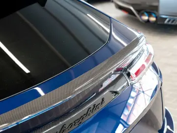 LAMBORGHINI Urus Performante FULL CARBON AKRAPOVIC B&O