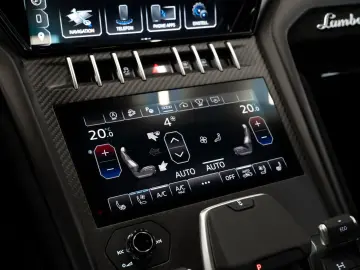 LAMBORGHINI Urus Performante FULL CARBON AKRAPOVIC B&O