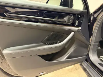 PORSCHE Panamera Turbo E-Hybrid