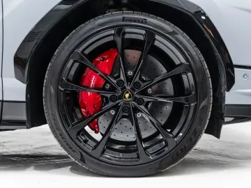 LAMBORGHINI Urus S Bang&Olufsen Panorama Qcittura