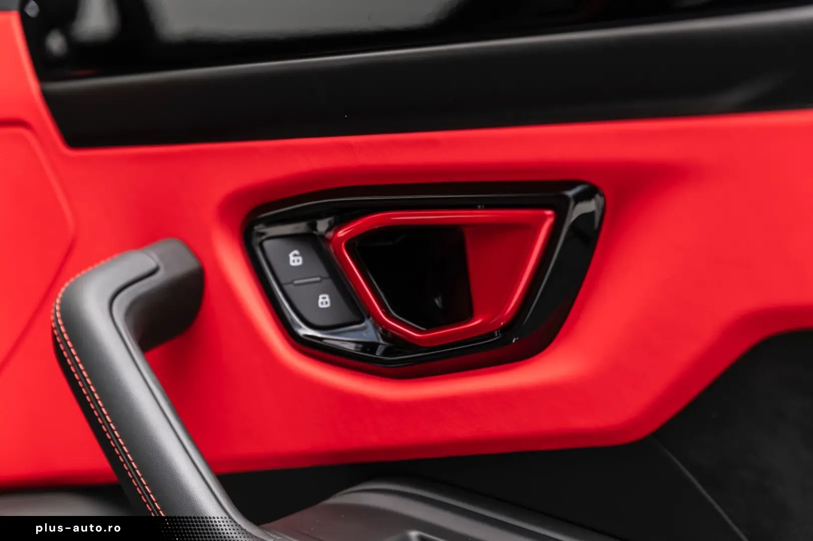 LAMBORGHINI Urus S Bang&Olufsen Panorama Qcittura