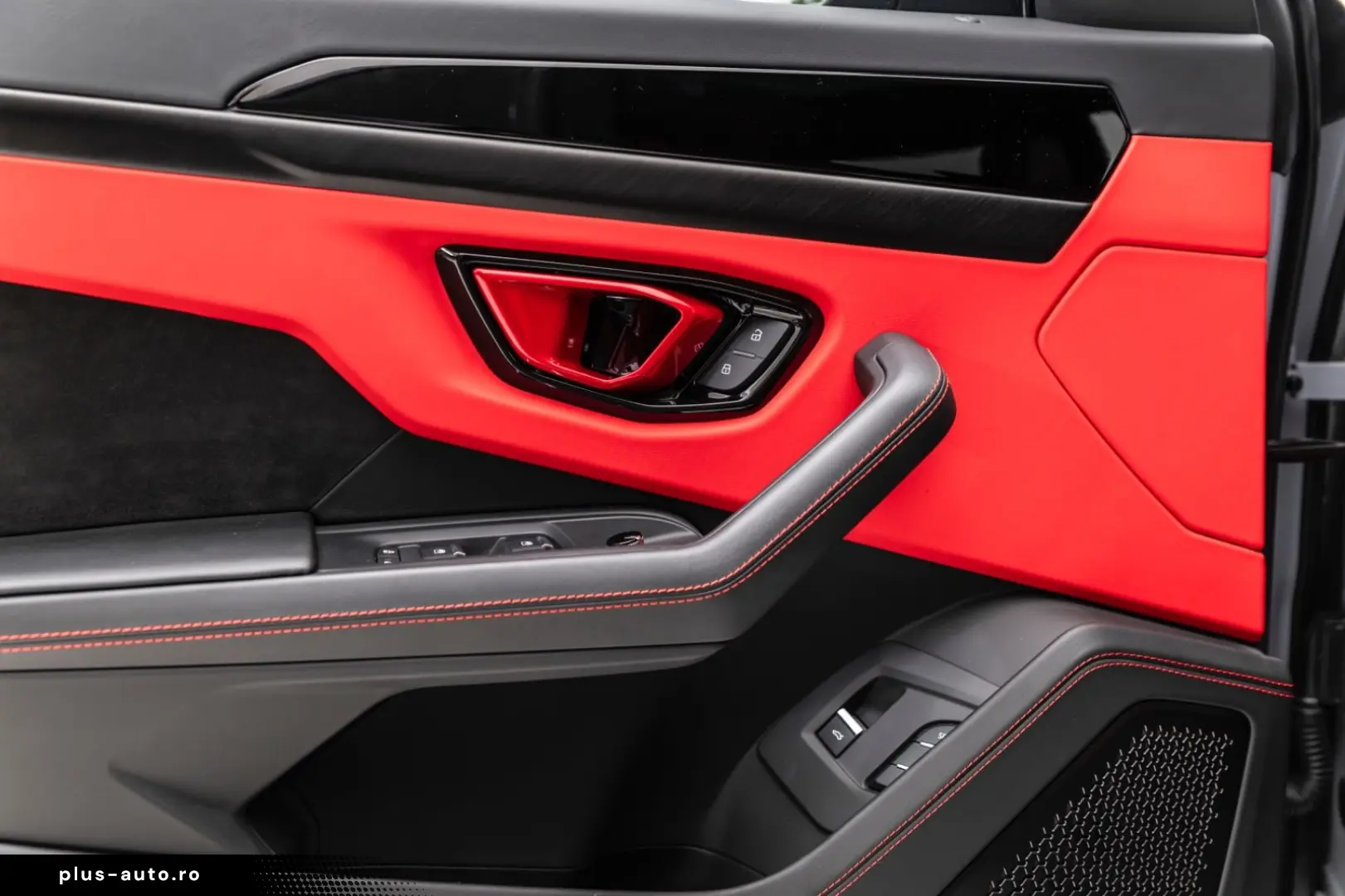 LAMBORGHINI Urus S Bang&Olufsen Panorama Qcittura