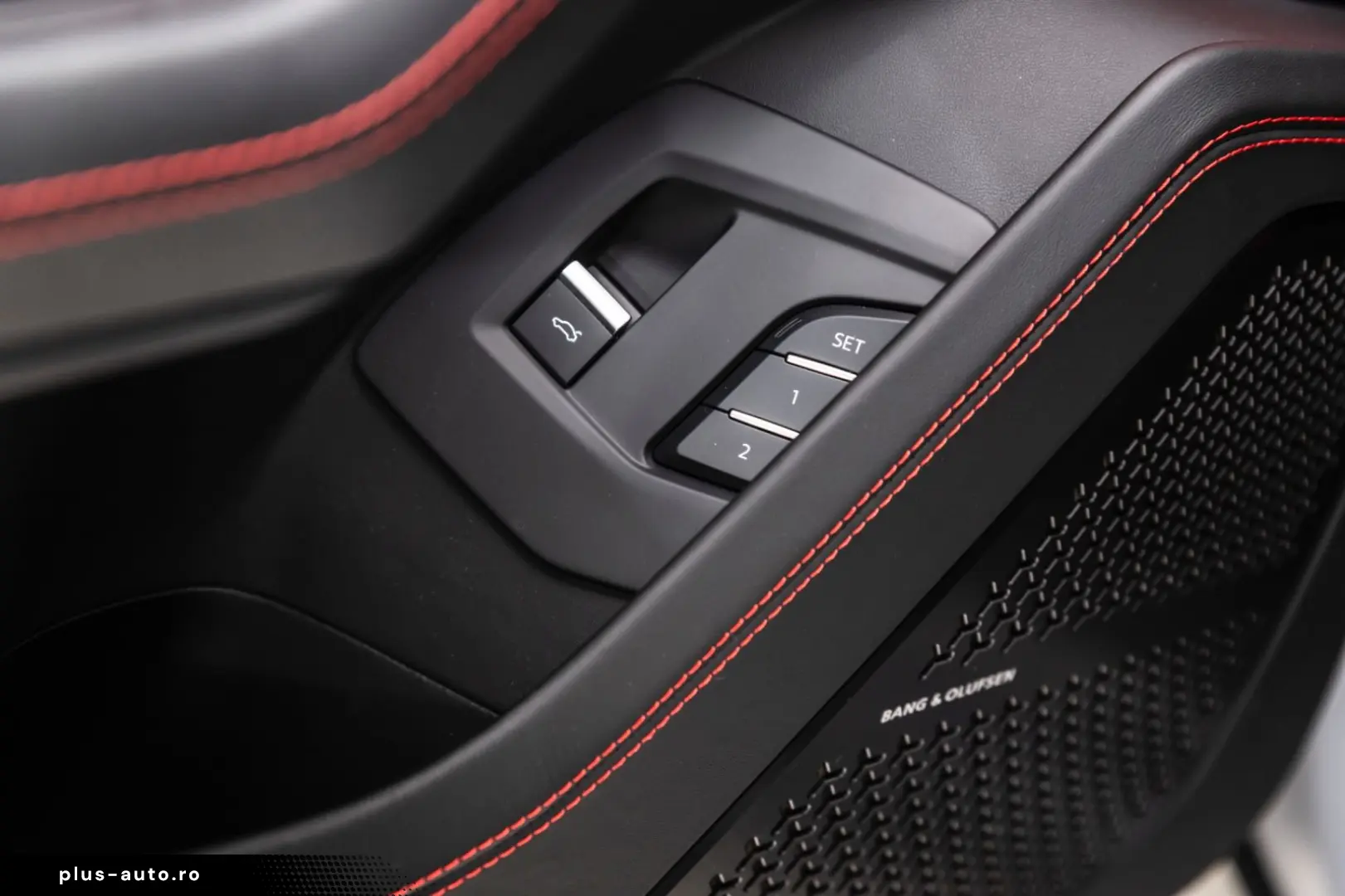 LAMBORGHINI Urus S Bang&Olufsen Panorama Qcittura