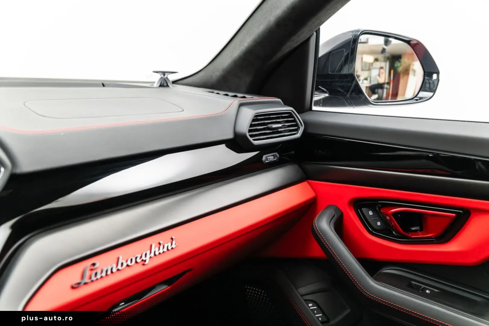 LAMBORGHINI Urus S Bang&Olufsen Panorama Qcittura