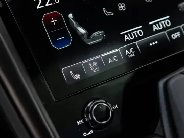 LAMBORGHINI Urus S Bang&Olufsen Panorama Qcittura