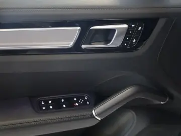 PORSCHE Cayenne Coupe E-Hybrid Platinum Edition