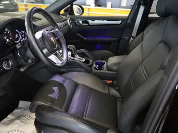PORSCHE Cayenne Coupe E-Hybrid Platinum Edition