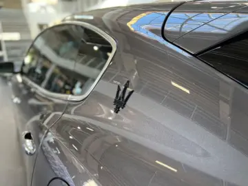 MASERATI Levante Modena MY22  Pano  Assistenten Navi LED