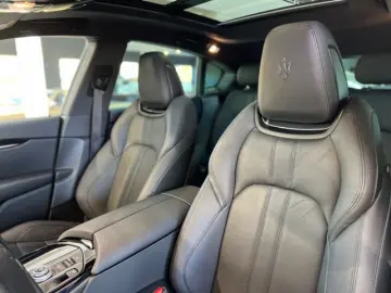 MASERATI Levante Modena MY22  Pano  Assistenten Navi LED