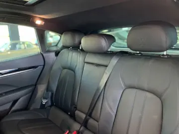 MASERATI Levante Modena MY22  Pano  Assistenten Navi LED