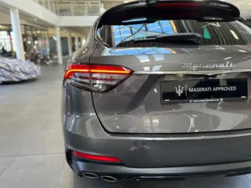 MASERATI Levante Modena MY22  Pano  Assistenten Navi LED