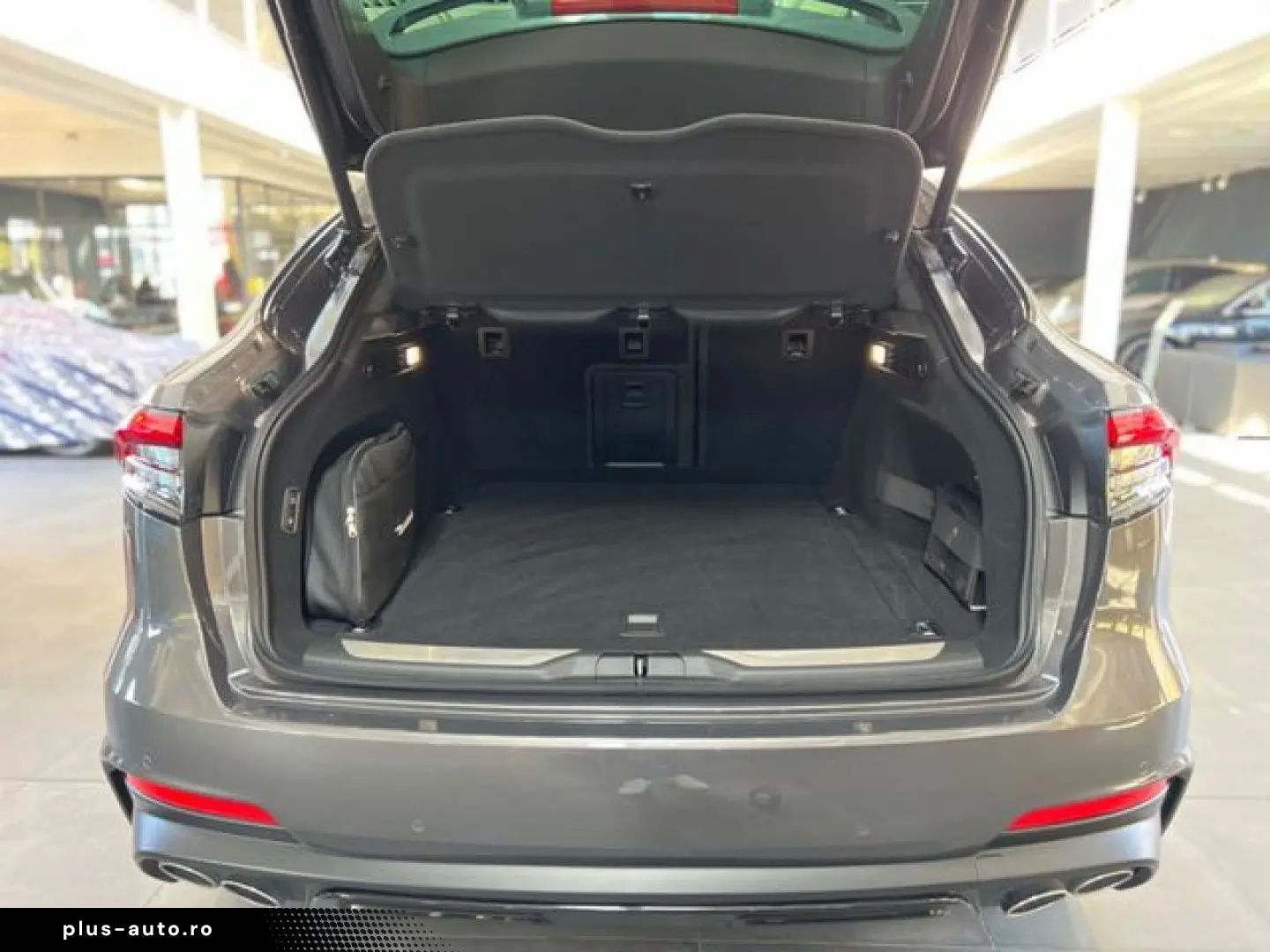 MASERATI Levante Modena MY22  Pano  Assistenten Navi LED