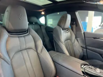 MASERATI Levante Modena MY22  Pano  Assistenten Navi LED