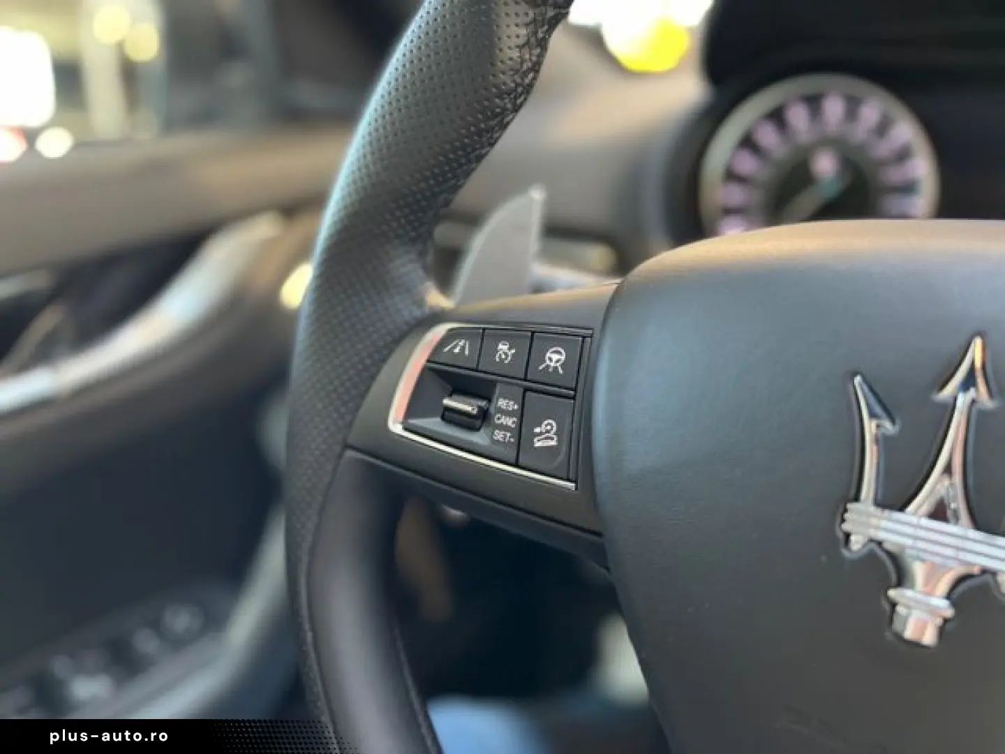 MASERATI Levante Modena MY22  Pano  Assistenten Navi LED