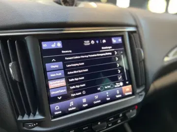 MASERATI Levante Modena MY22  Pano  Assistenten Navi LED