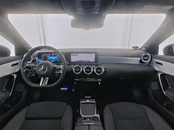 MERCEDES-BENZ CLA 200 Coupé AMG Night Pano AHK Burm DISTR 19