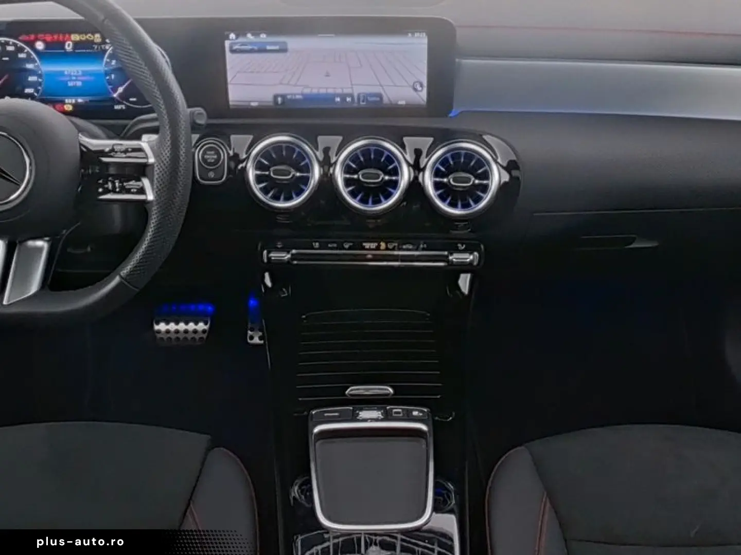 MERCEDES-BENZ CLA 200 Coupé AMG Night Pano AHK Burm DISTR 19