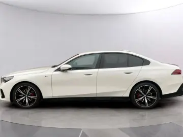 BMW 520d A  M-SPORT PRO PAKET LED DRIVING-ASSIST AHK