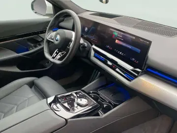 BMW 520d A  M-SPORT PRO PAKET LED DRIVING-ASSIST AHK