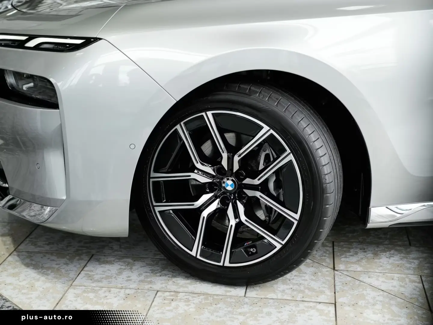 BMW 740 d xDrive B&W