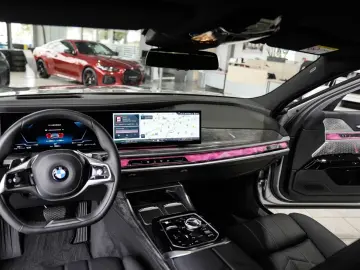 BMW 740 d xDrive B&W