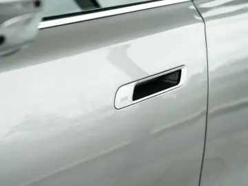 BMW 740 d xDrive B&W