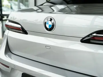 BMW 740 d xDrive B&W