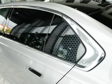 BMW 740 d xDrive B&W