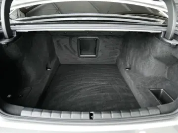 BMW 740 d xDrive B&W