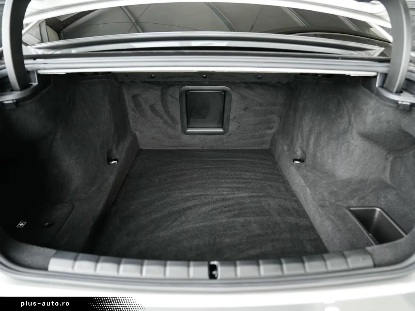 BMW 740 d xDrive B&W