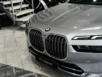 BMW 740 d xDrive B&W