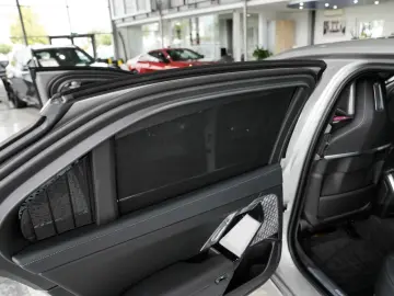 BMW 740 d xDrive B&W